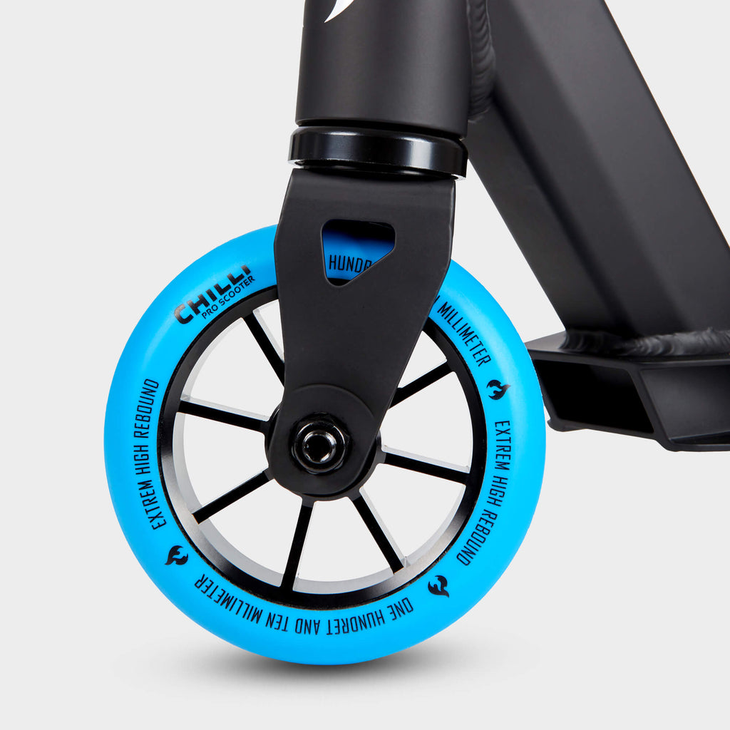 Base Stunt Scooter: Black & Blue