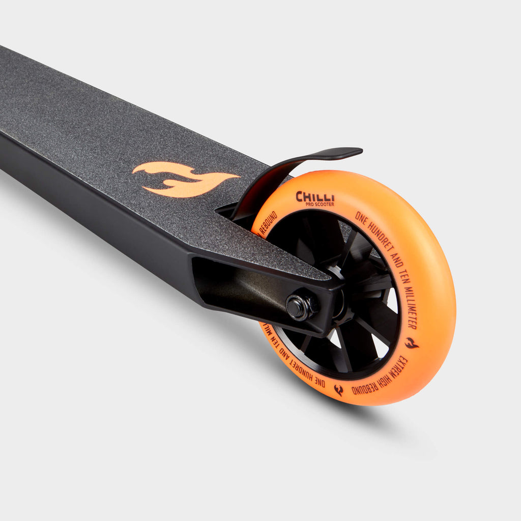 Base Stunt Scooter: Black & Orange